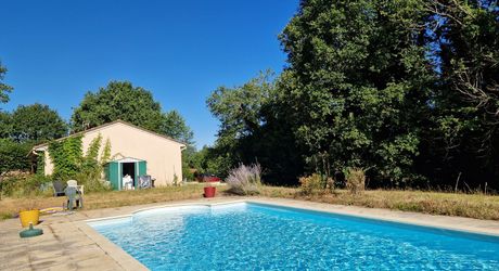 Maison de plain pied, piscine et terrain de 2771m2 