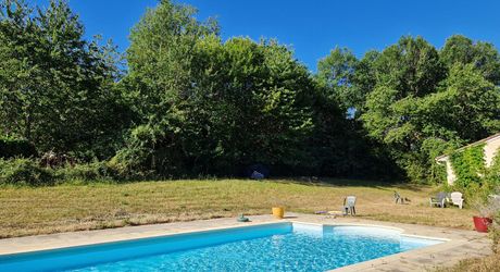 Maison de plain pied, piscine et terrain de 2771m2 