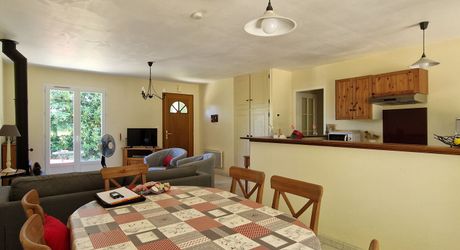 Maison de plain pied, piscine et terrain de 2771m2 