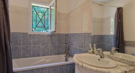 Maison de plain pied, piscine et terrain de 2771m2 