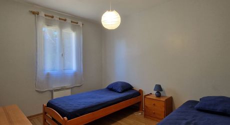 Maison de plain pied, piscine et terrain de 2771m2 