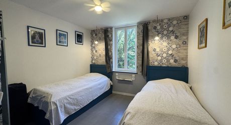 Propriété de charme , traversé par un ruisseau, avec activité gîte et chambres d'hôte, au coeur d'un village avec tous commerces