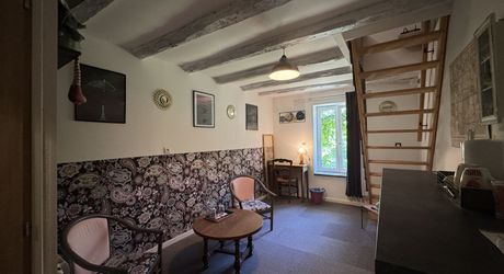 Propriété de charme , traversé par un ruisseau, avec activité gîte et chambres d'hôte, au coeur d'un village avec tous commerces