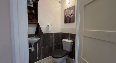 Propriété de charme , traversé par un ruisseau, avec activité gîte et chambres d'hôte, au coeur d'un village avec tous commerces
