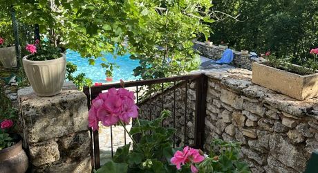 Maison de charme avec gîte et piscine au calme