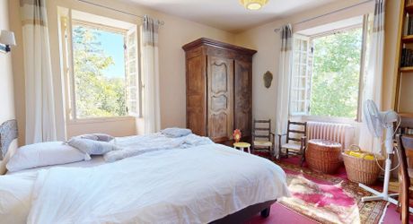 Maison de charme avec gîte et piscine au calme