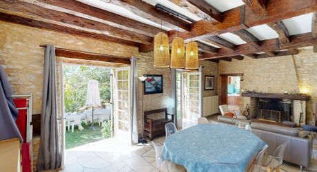 Maison de charme avec gîte et piscine au calme