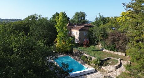 Maison de charme avec gîte et piscine au calme