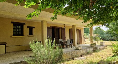 Maison de Plain pied et jardin proche des commerces.
