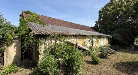Ancien corps de ferme au cœur d’un petit hameau calme