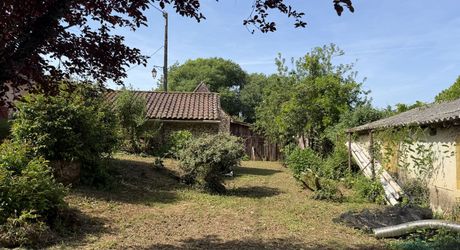 Ancien corps de ferme au cœur d’un petit hameau calme