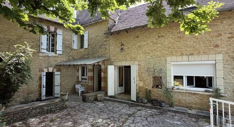 Ancien corps de ferme au cœur d’un petit hameau calme