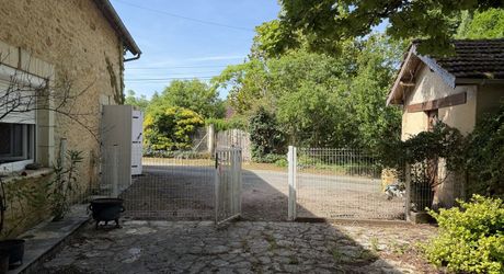 Ancien corps de ferme au cœur d’un petit hameau calme
