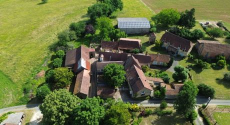 Ancien corps de ferme au cœur d’un petit hameau calme