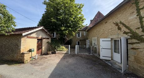 Ancien corps de ferme au cœur d’un petit hameau calme