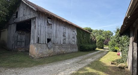Ancien corps de ferme au cœur d’un petit hameau calme