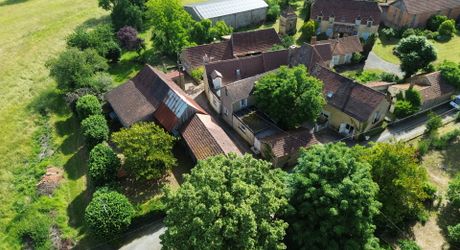 Ancien corps de ferme au cœur d’un petit hameau calme