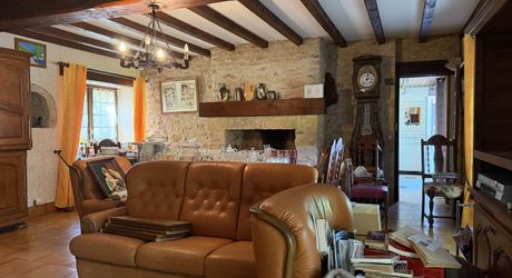 Ancien corps de ferme au cœur d’un petit hameau calme