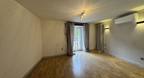 Grande maison de village avec jardin et dépendance attenante pour activité annexe