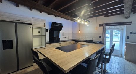 Grande maison de village avec jardin et dépendance attenante pour activité annexe