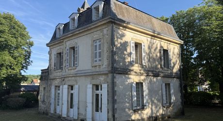 Propriété de caractère avec maison de maître, dépendances et parc arboré au cœur du Périgord Noir