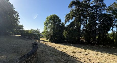 Propriété de caractère avec maison de maître, dépendances et parc arboré au cœur du Périgord Noir