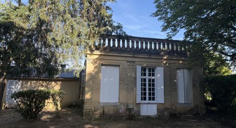 Propriété de caractère avec maison de maître, dépendances et parc arboré au cœur du Périgord Noir