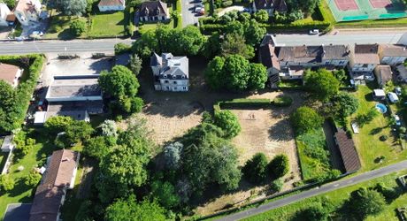 Propriété de caractère avec maison de maître, dépendances et parc arboré au cœur du Périgord Noir