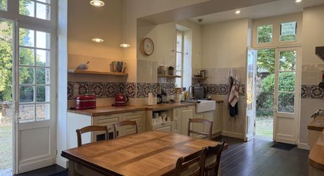 Propriété de caractère avec maison de maître, dépendances et parc arboré au cœur du Périgord Noir