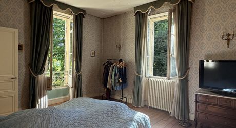 Propriété de caractère avec maison de maître, dépendances et parc arboré au cœur du Périgord Noir