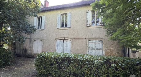 Propriété de caractère avec maison de maître, dépendances et parc arboré au cœur du Périgord Noir