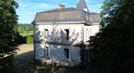 Propriété de caractère avec maison de maître, dépendances et parc arboré au cœur du Périgord Noir