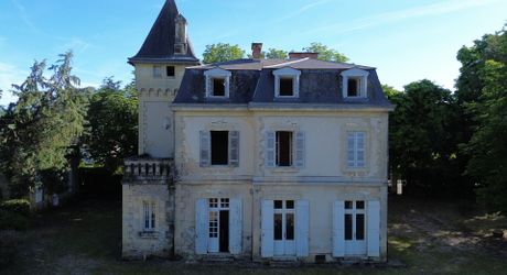 Propriété de caractère avec maison de maître, dépendances et parc arboré au cœur du Périgord Noir