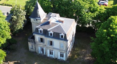 Propriété de caractère avec maison de maître, dépendances et parc arboré au cœur du Périgord Noir