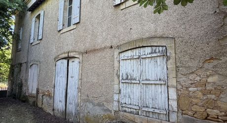 Propriété de caractère avec maison de maître, dépendances et parc arboré au cœur du Périgord Noir