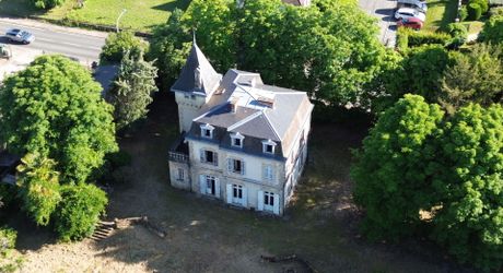 Propriété de caractère avec maison de maître, dépendances et parc arboré au cœur du Périgord Noir