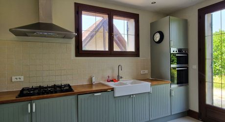 Maison périgordine, piscine, garage et terrain de 2246m2 à 1 km des commerces et non loin de la rivière.