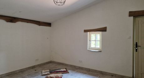 Maison périgordine, piscine, garage et terrain de 2246m2 à 1 km des commerces et non loin de la rivière.