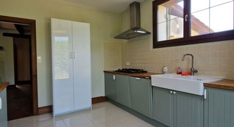 Maison périgordine, piscine, garage et terrain de 2246m2 à 1 km des commerces et non loin de la rivière.