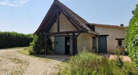 Maison périgordine, piscine, garage et terrain de 2246m2 à 1 km des commerces et non loin de la rivière.