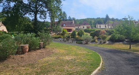 Élégante  maison contemporaine avec piscine et jolie vue,   dans un quartier résidentiel