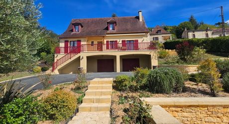 Élégante  maison contemporaine avec piscine et jolie vue,   dans un quartier résidentiel