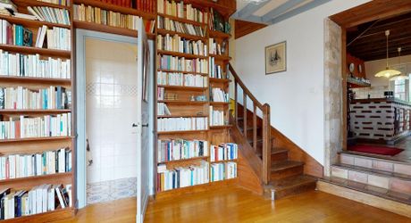 Demeure de caractère de 235 m², 5 chambres, dépendances et puits, proche des commerces 