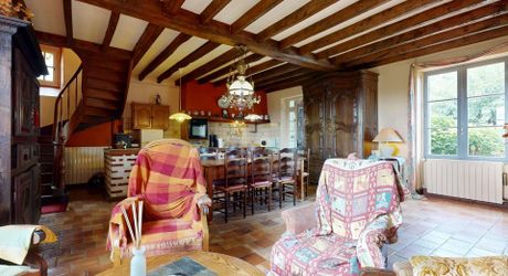 Demeure de caractère de 235 m², 5 chambres, dépendances et puits, proche des commerces 