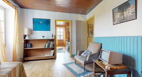 Demeure de caractère de 235 m², 5 chambres, dépendances et puits, proche des commerces 