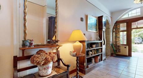 Demeure de caractère de 235 m², 5 chambres, dépendances et puits, proche des commerces 