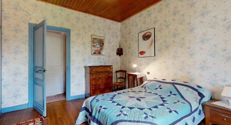 Demeure de caractère de 235 m², 5 chambres, dépendances et puits, proche des commerces 