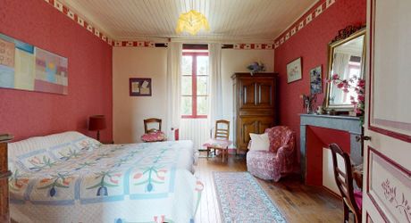 Demeure de caractère de 235 m², 5 chambres, dépendances et puits, proche des commerces 