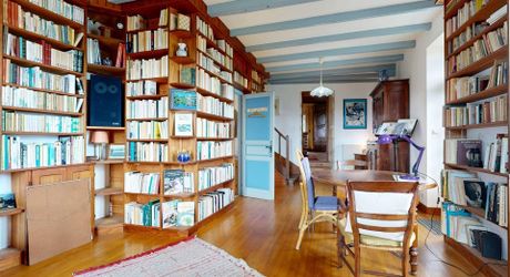Demeure de caractère de 235 m², 5 chambres, dépendances et puits, proche des commerces 