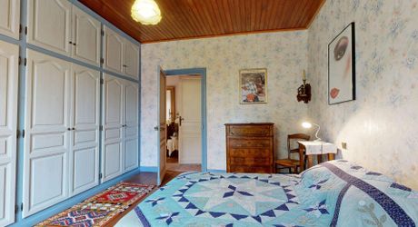 Demeure de caractère de 235 m², 5 chambres, dépendances et puits, proche des commerces 